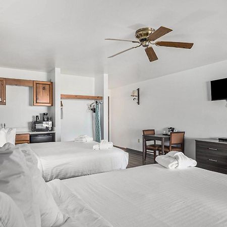 Snyders Shoreline Inn Ludington Ngoại thất bức ảnh
