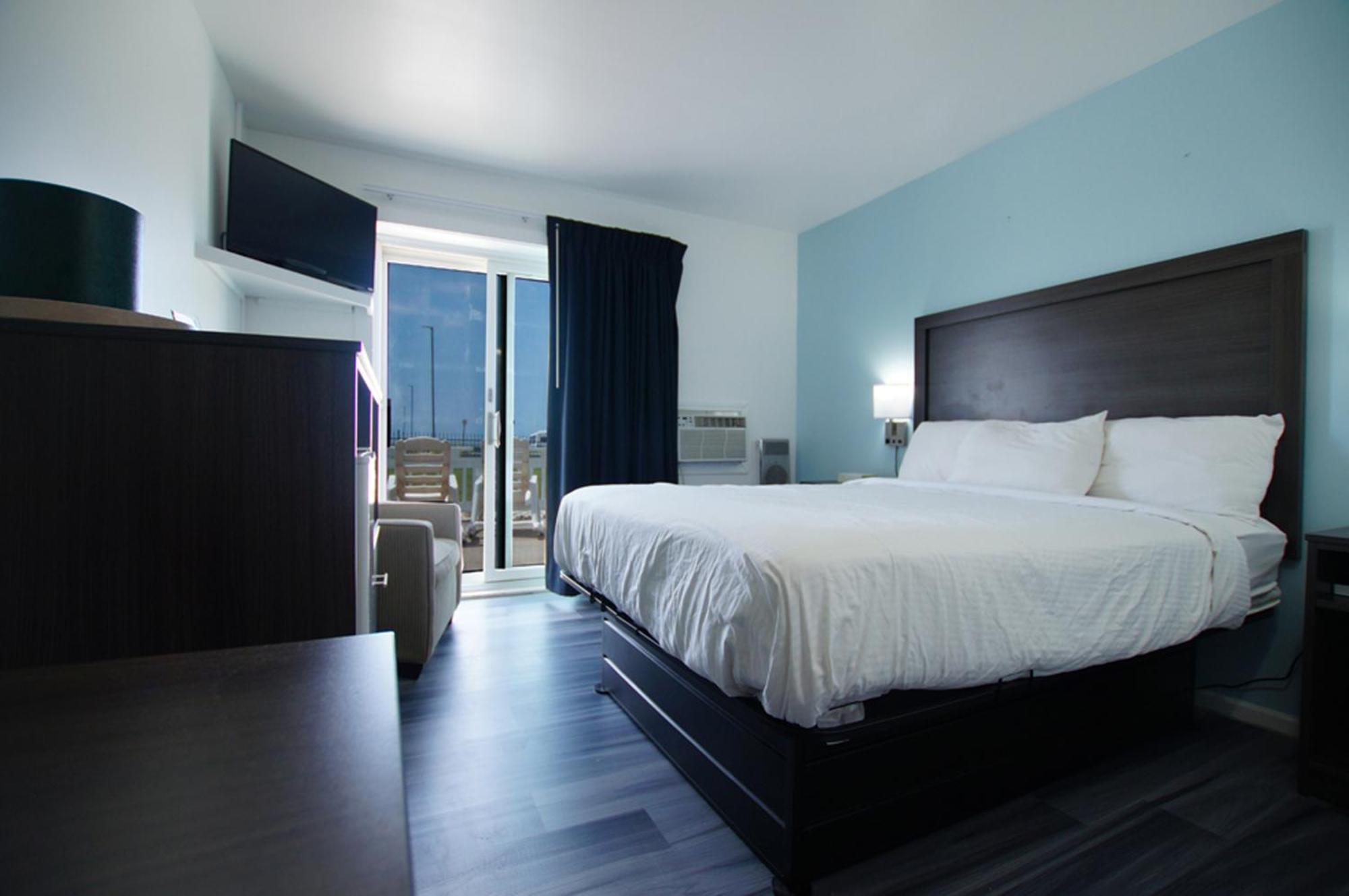 Snyders Shoreline Inn Ludington Ngoại thất bức ảnh