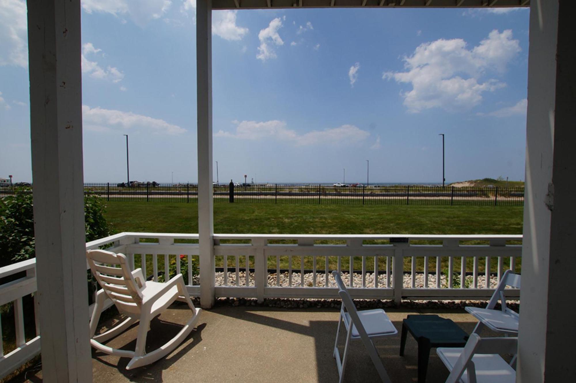 Snyders Shoreline Inn Ludington Ngoại thất bức ảnh