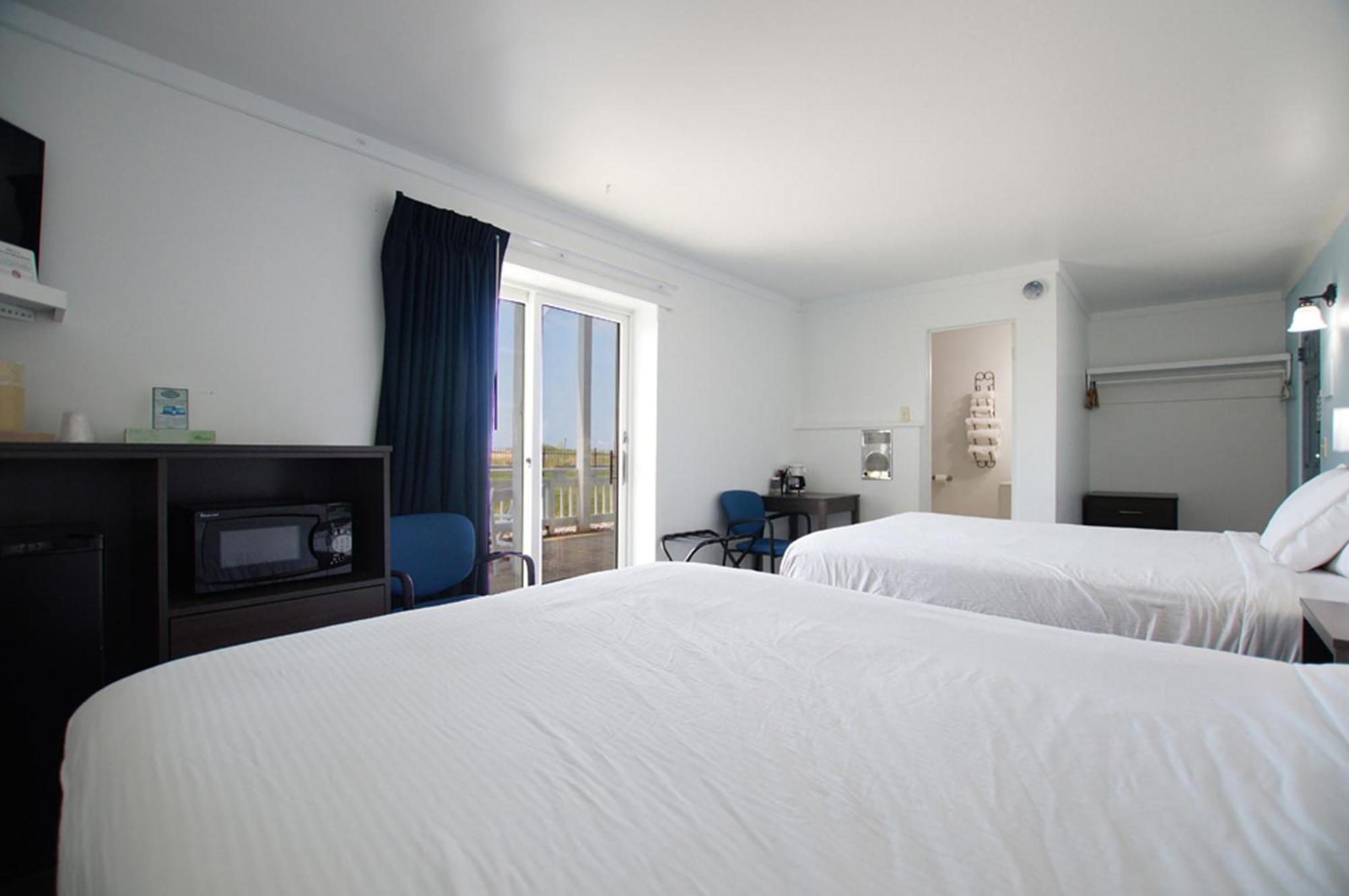 Snyders Shoreline Inn Ludington Ngoại thất bức ảnh