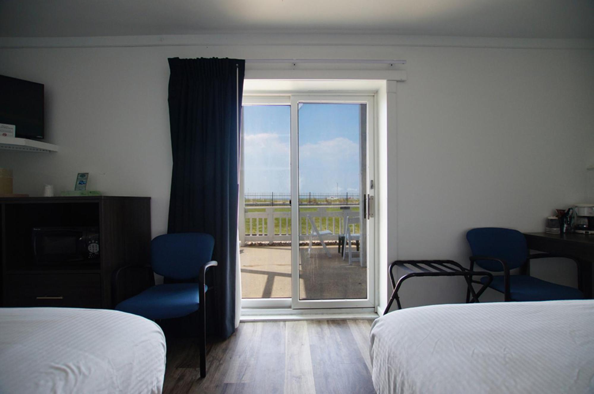 Snyders Shoreline Inn Ludington Ngoại thất bức ảnh