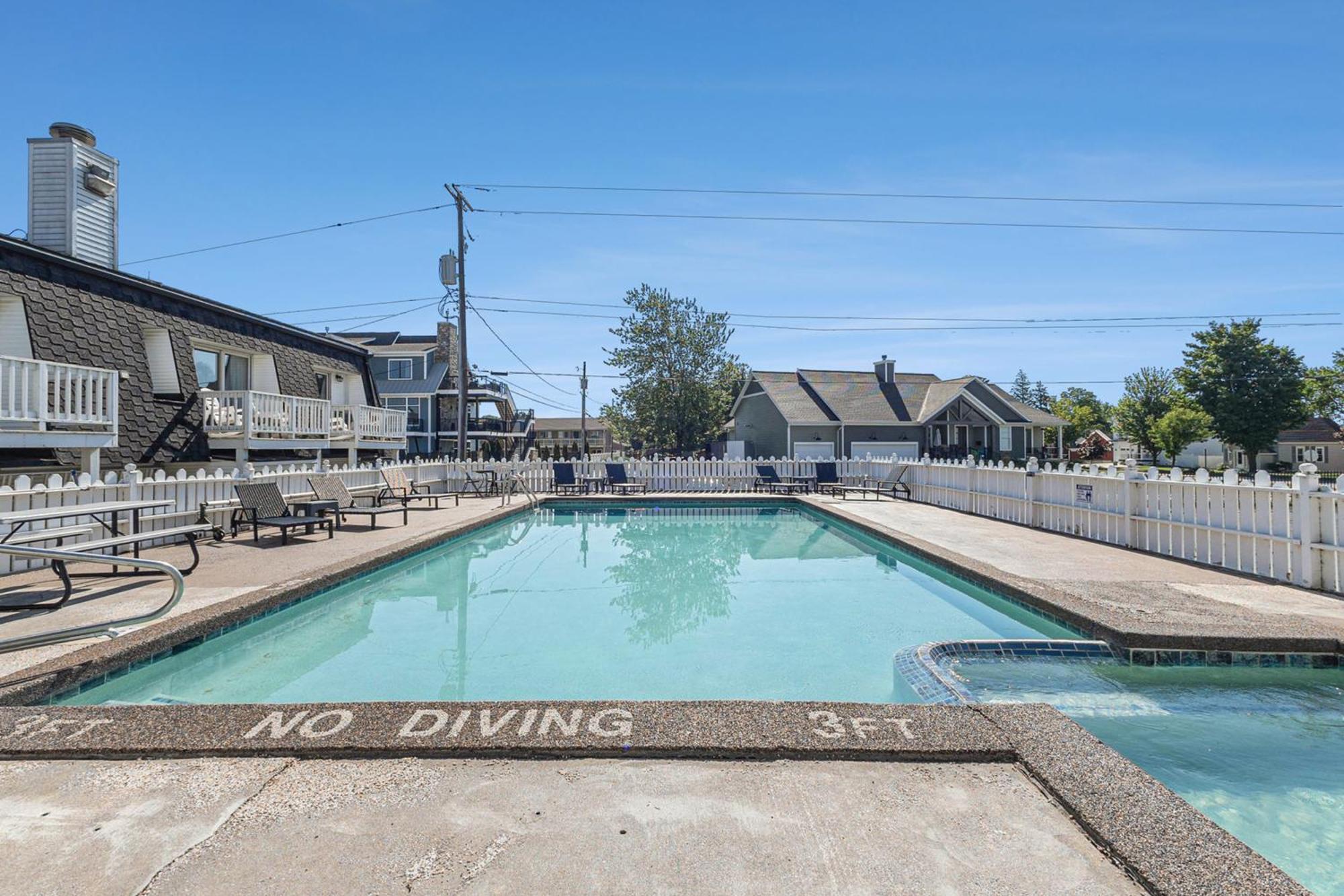 Snyders Shoreline Inn Ludington Ngoại thất bức ảnh
