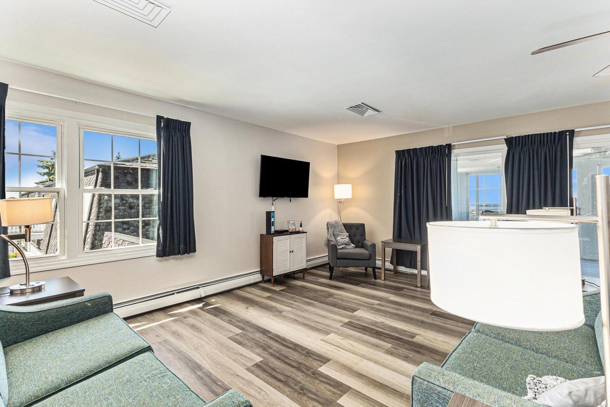 Snyders Shoreline Inn Ludington Ngoại thất bức ảnh