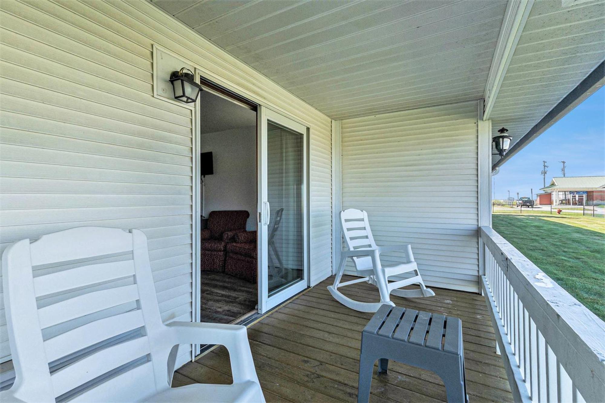Snyders Shoreline Inn Ludington Ngoại thất bức ảnh