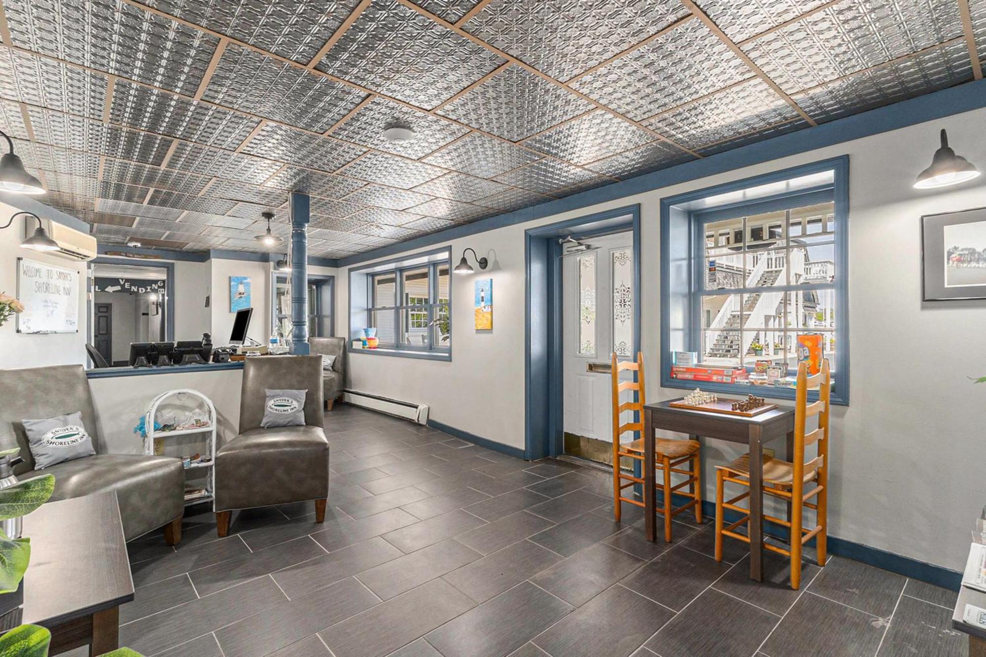 Snyders Shoreline Inn Ludington Ngoại thất bức ảnh