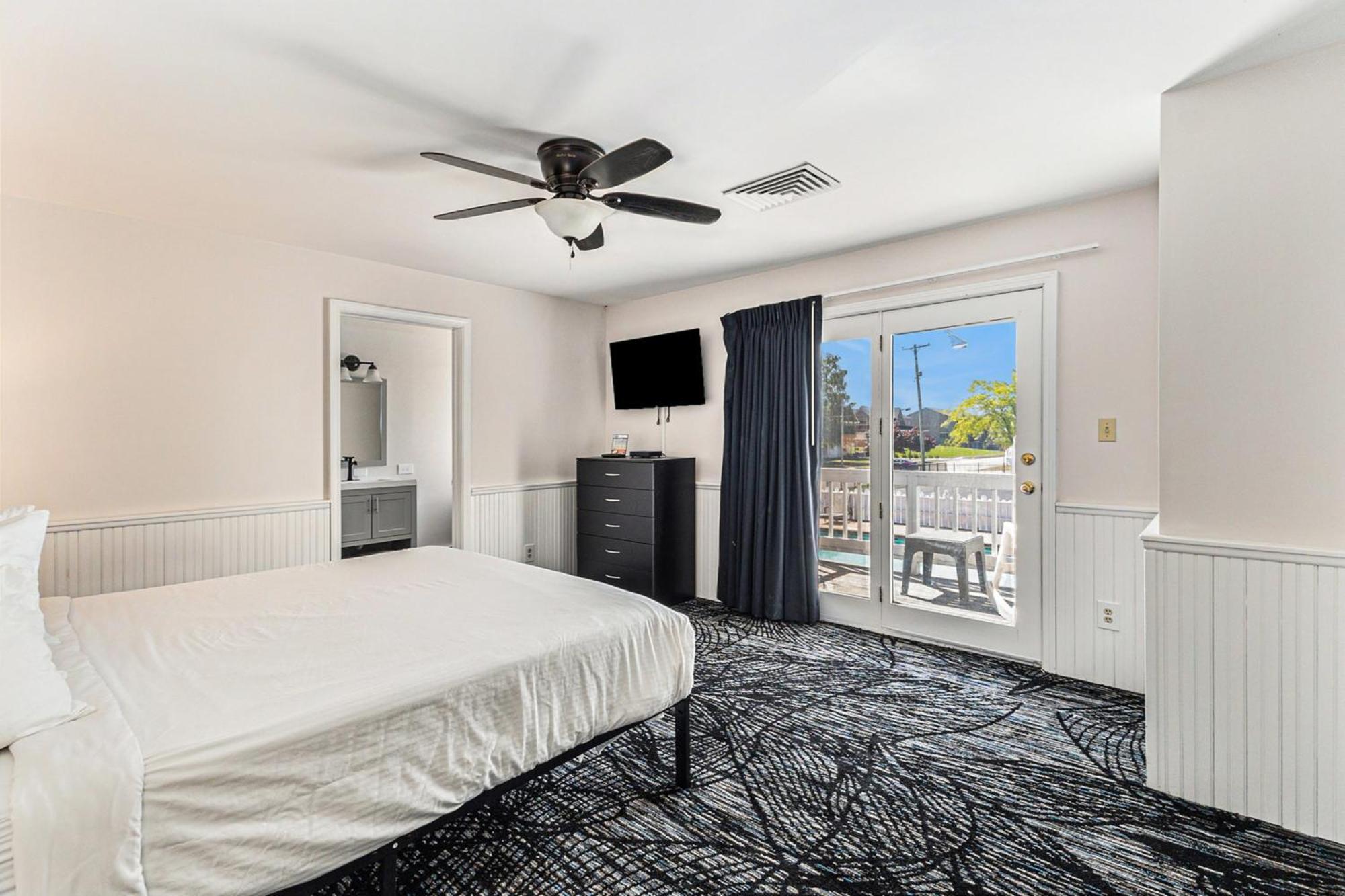 Snyders Shoreline Inn Ludington Ngoại thất bức ảnh