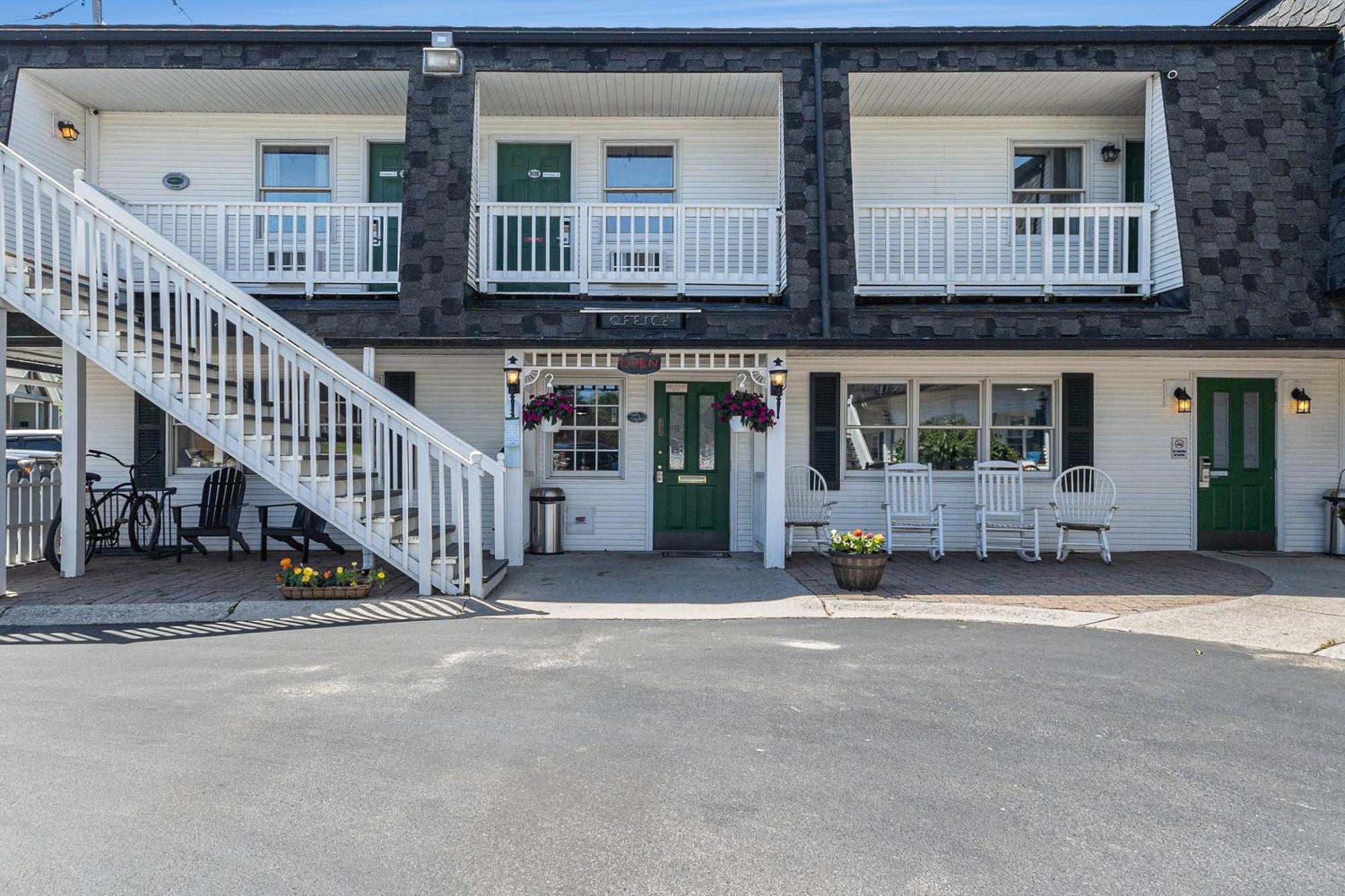 Snyders Shoreline Inn Ludington Ngoại thất bức ảnh