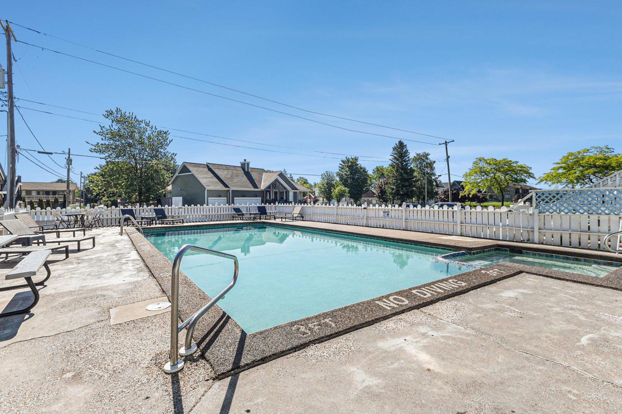 Snyders Shoreline Inn Ludington Ngoại thất bức ảnh