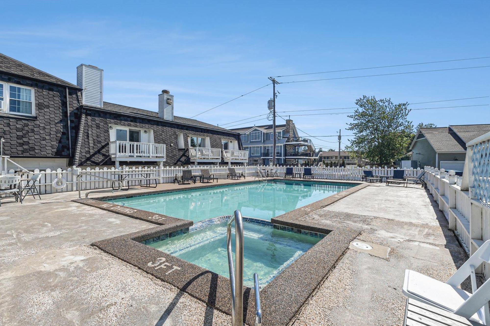 Snyders Shoreline Inn Ludington Ngoại thất bức ảnh
