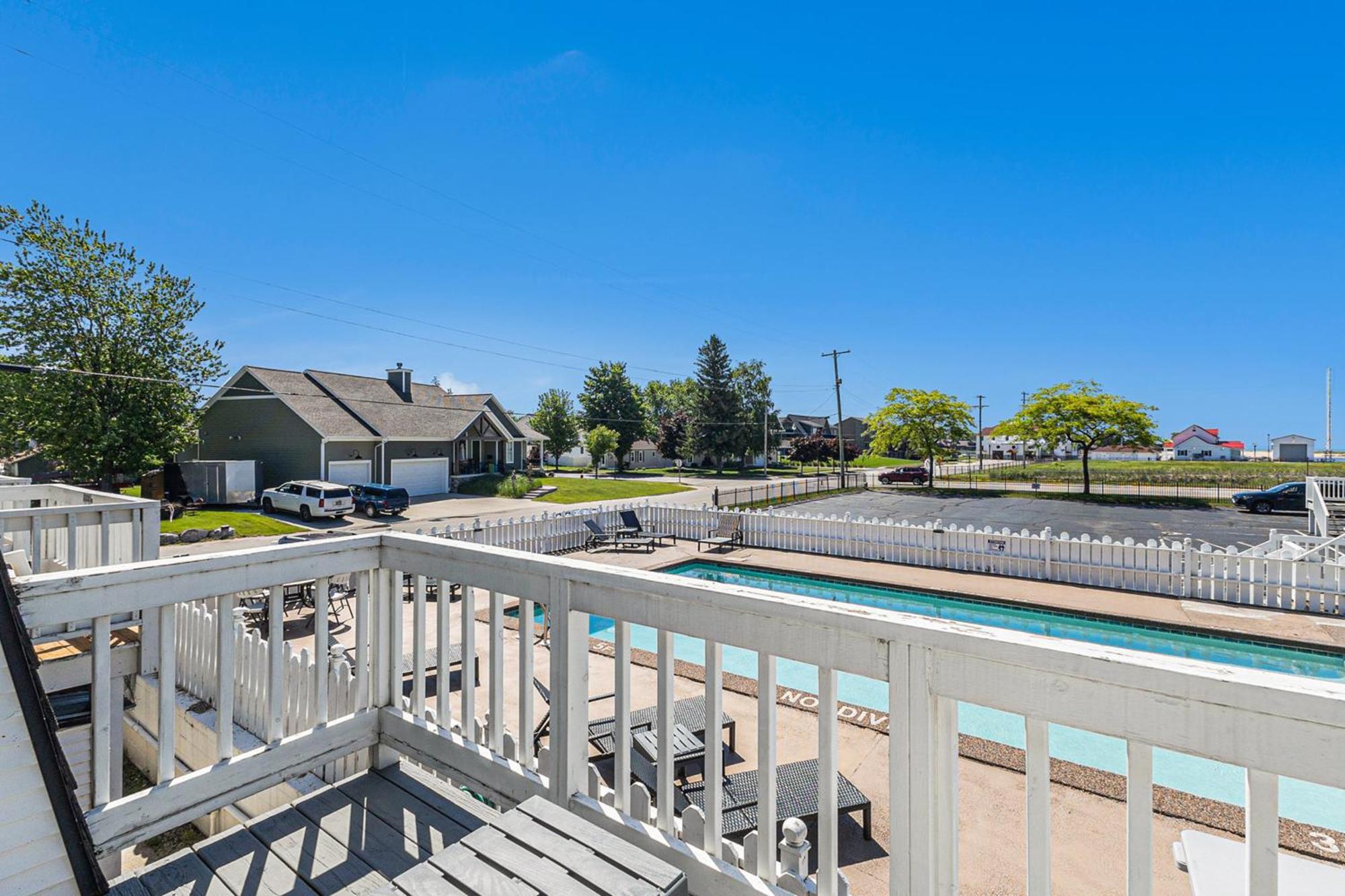 Snyders Shoreline Inn Ludington Ngoại thất bức ảnh