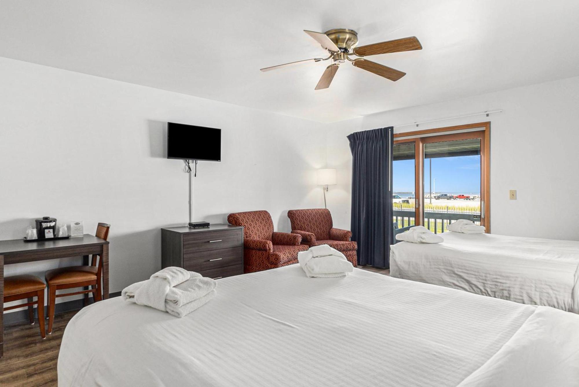 Snyders Shoreline Inn Ludington Ngoại thất bức ảnh