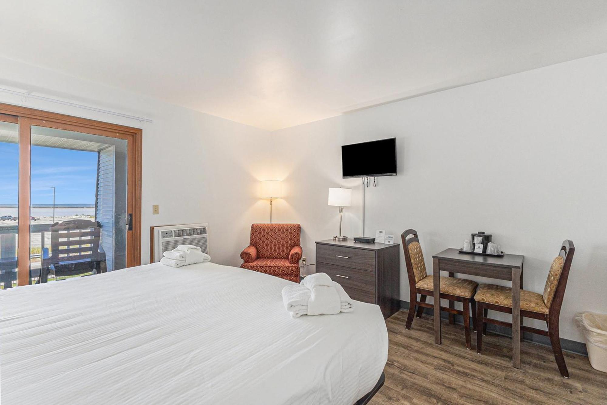 Snyders Shoreline Inn Ludington Ngoại thất bức ảnh