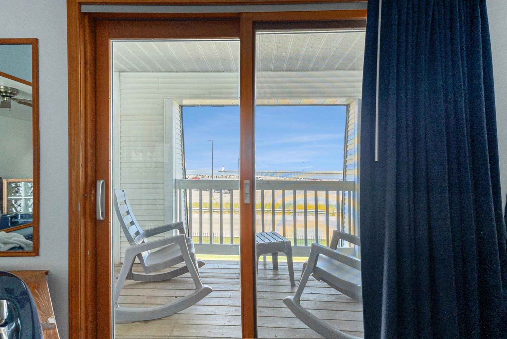 Snyders Shoreline Inn Ludington Ngoại thất bức ảnh