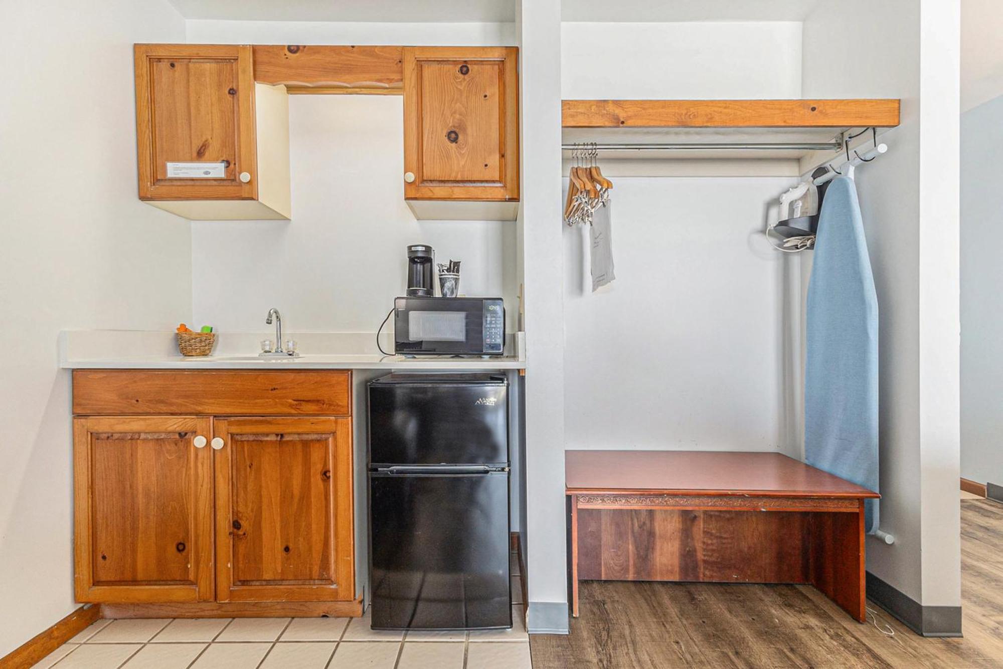 Snyders Shoreline Inn Ludington Ngoại thất bức ảnh