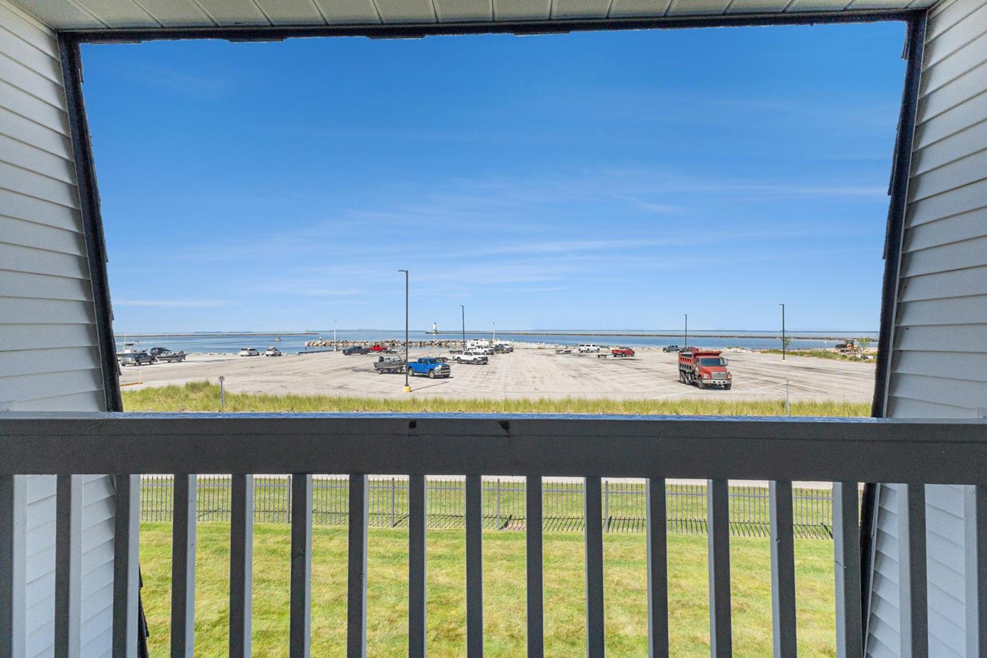 Snyders Shoreline Inn Ludington Ngoại thất bức ảnh