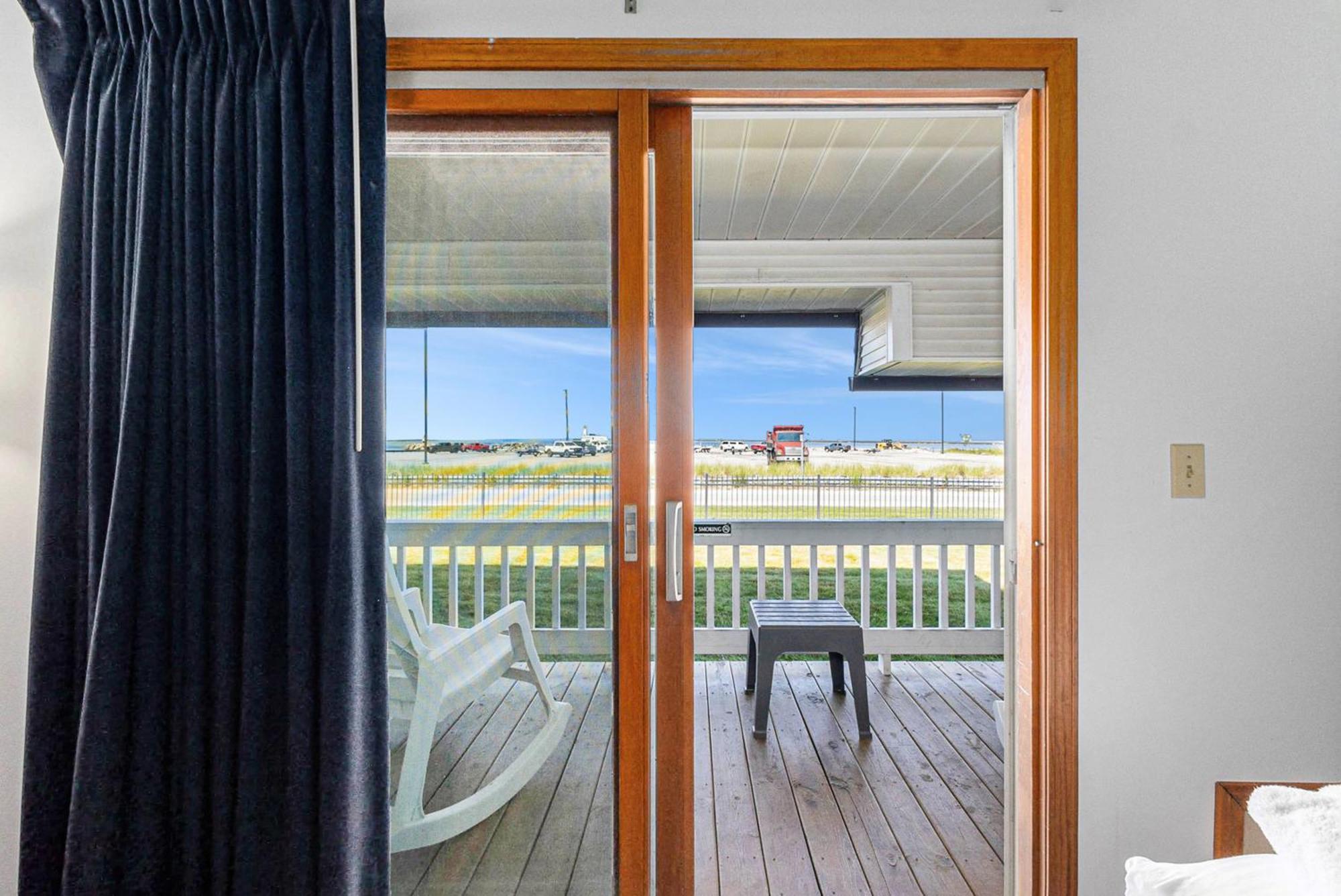 Snyders Shoreline Inn Ludington Ngoại thất bức ảnh